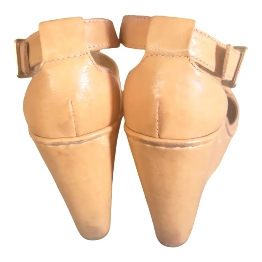 Crown by Born Women's Leather Nude Chelsea Wedge Buckle Closure Sandals Sz 7/38